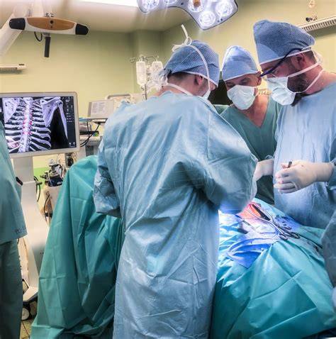 Operačný tím detskej neurochirurgie a navigačný systém